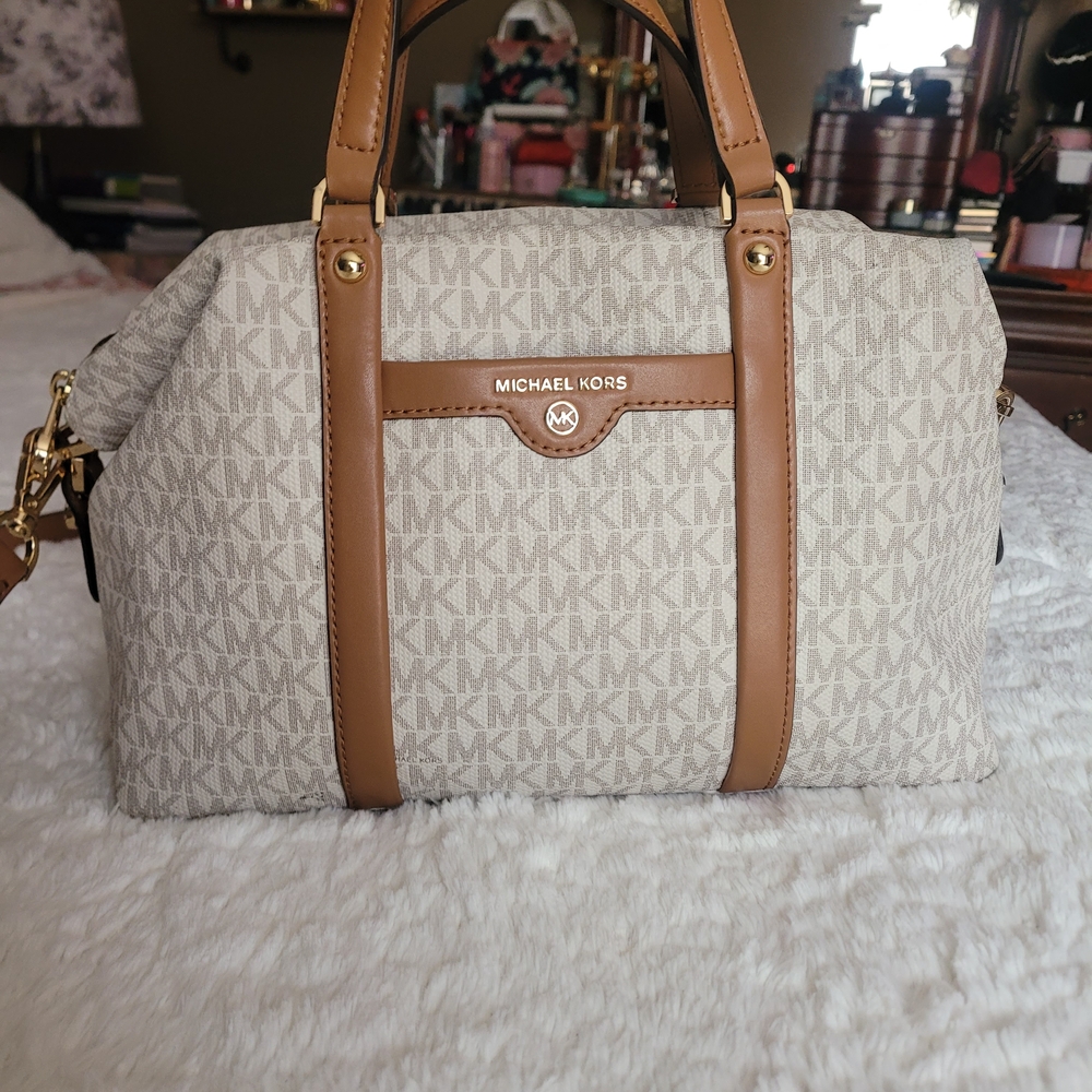 MICHAEL Michael Kors

Beck Medium Logo Satchel